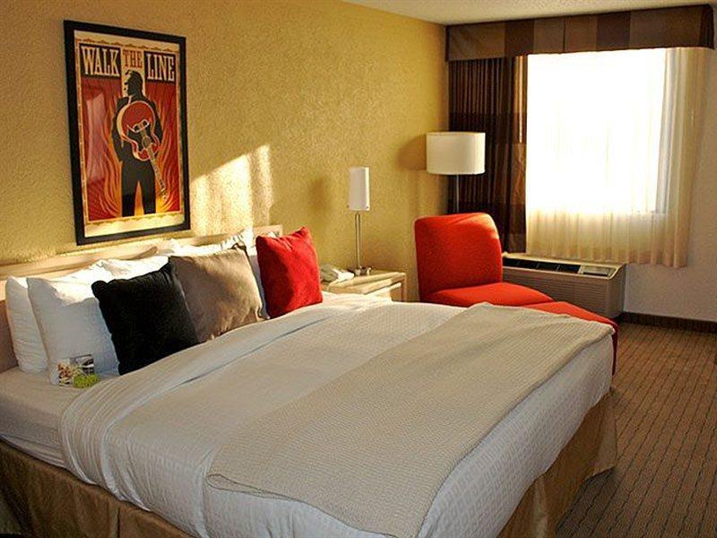 Hilton Garden Angeles / Hollywood Hotel 3*