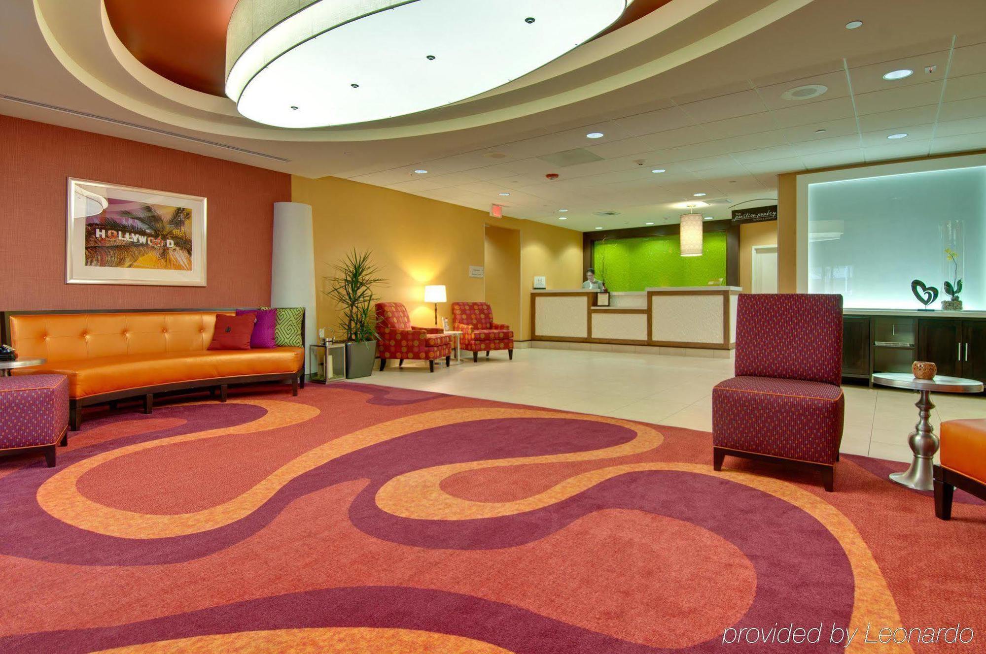 Hilton Garden Angeles / Hollywood 3*